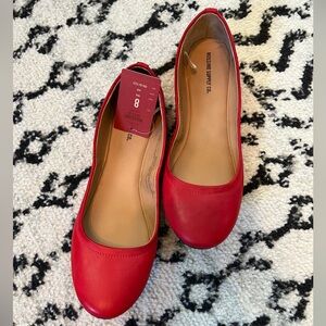Women’s red flats mossimo size 8